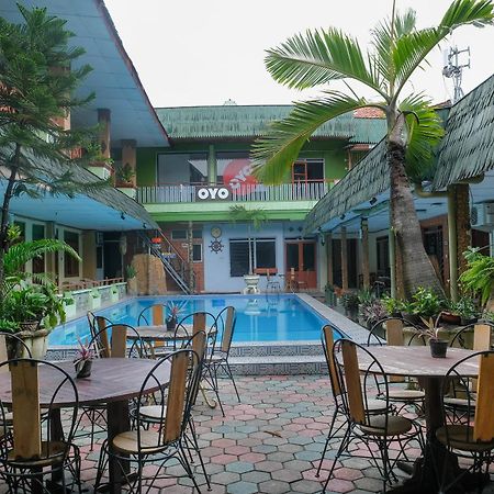 Oyo 585 Hotel Perwita Sari Джокьякарта Экстерьер фото