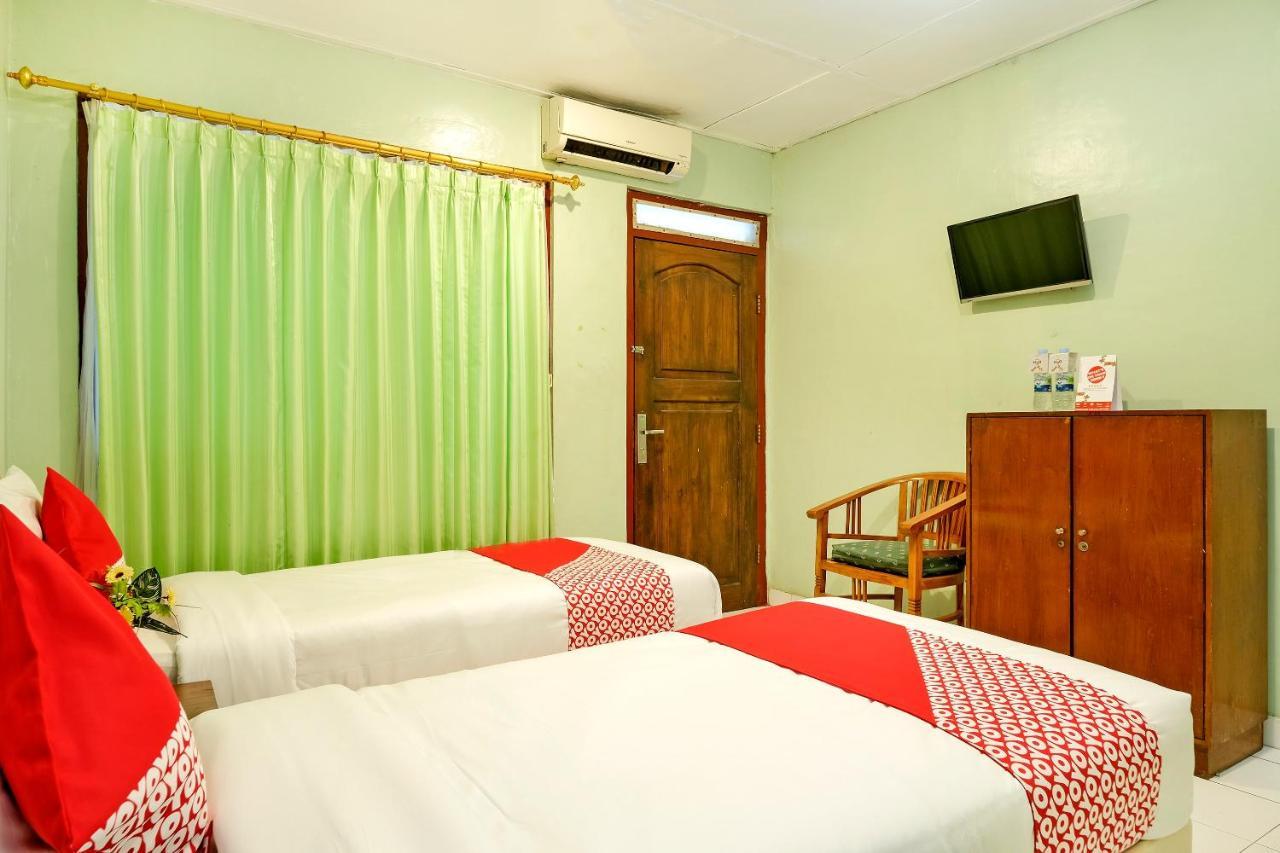 Oyo 585 Hotel Perwita Sari Джокьякарта Экстерьер фото
