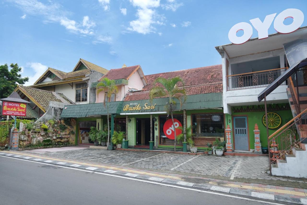 Oyo 585 Hotel Perwita Sari Джокьякарта Экстерьер фото