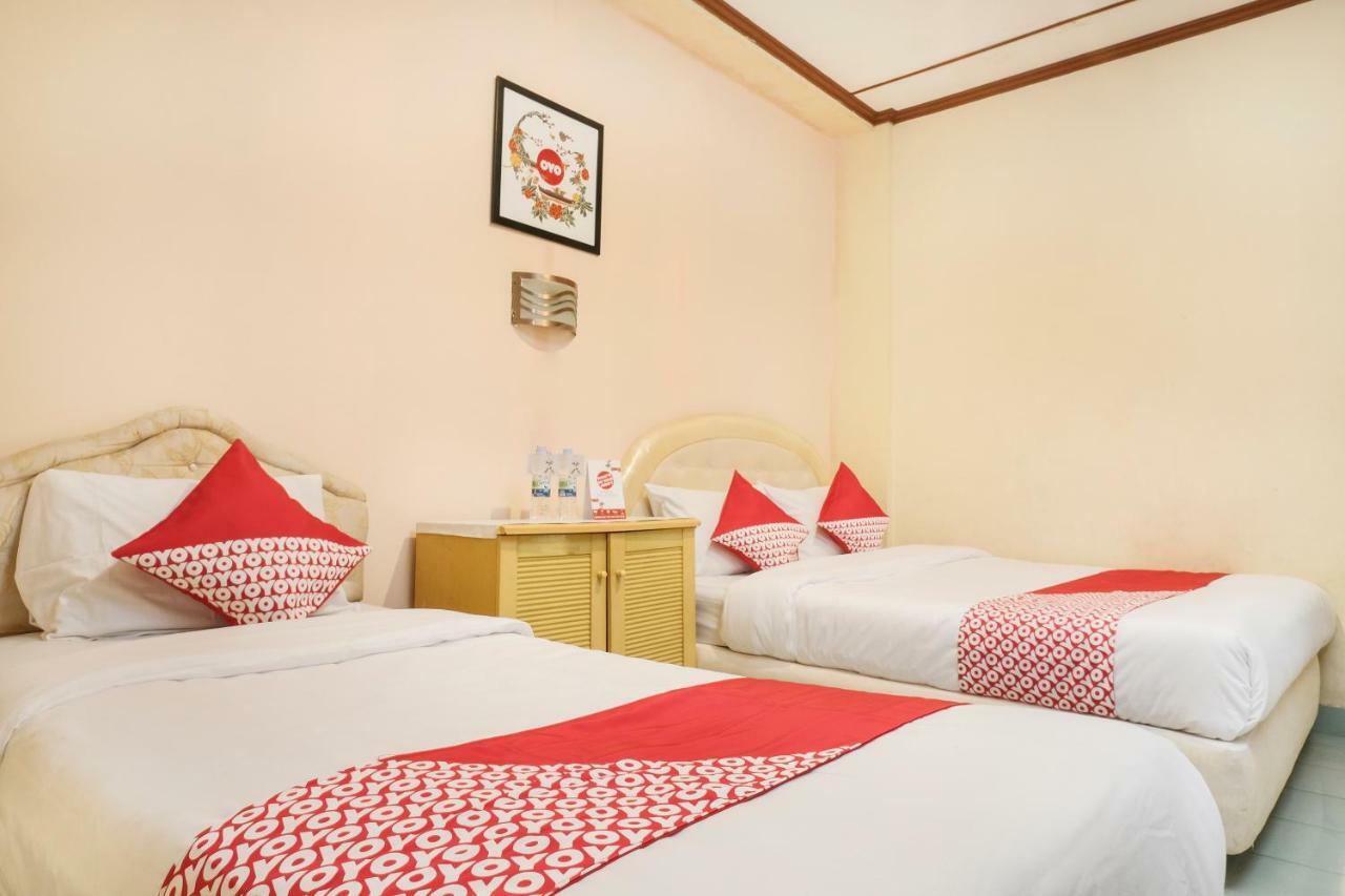 Oyo 585 Hotel Perwita Sari Джокьякарта Экстерьер фото