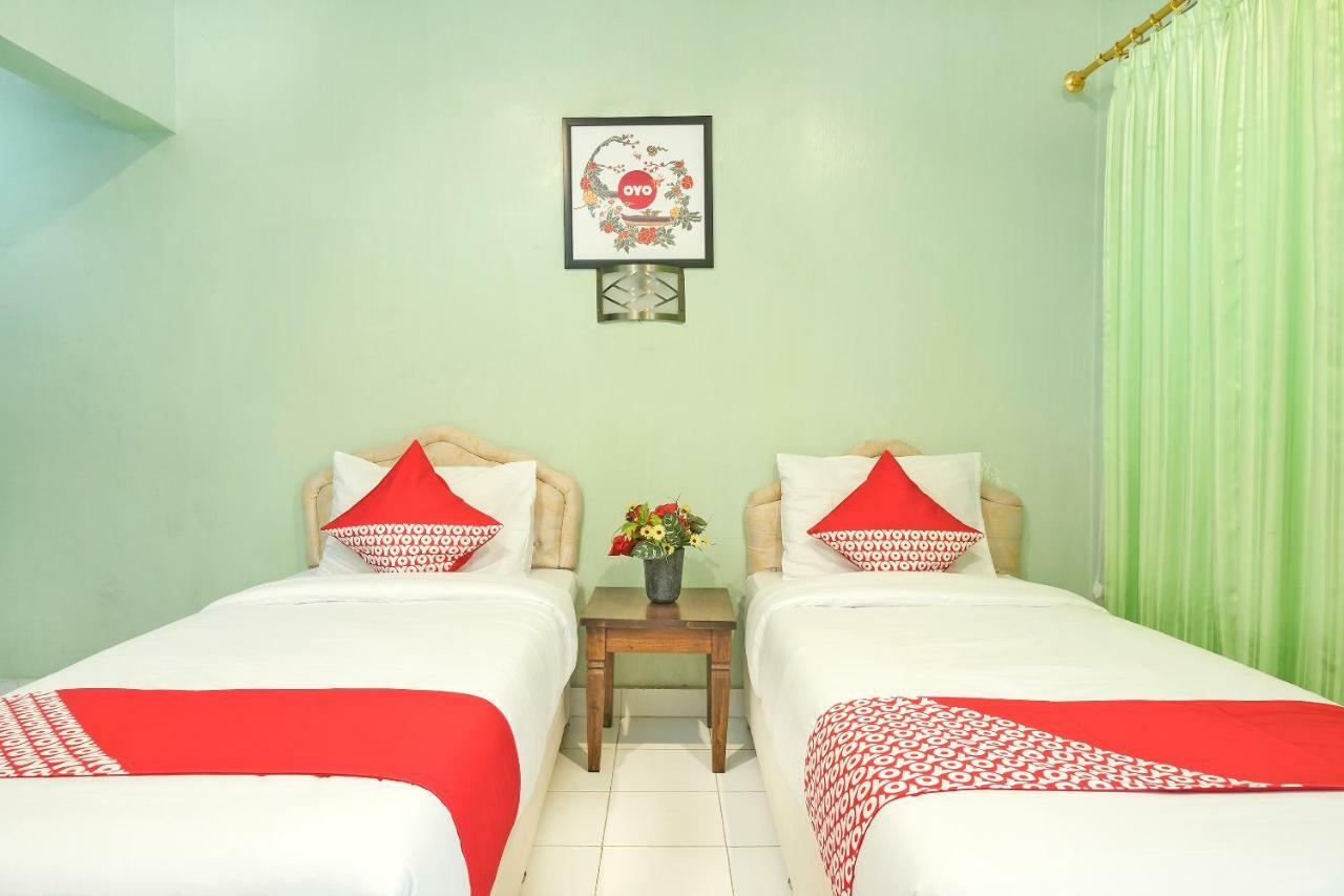 Oyo 585 Hotel Perwita Sari Джокьякарта Экстерьер фото